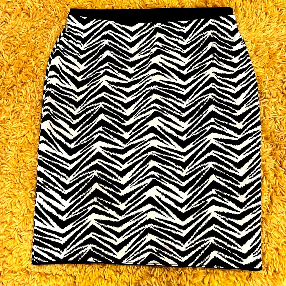 WHBM B&W striped skirt size M
